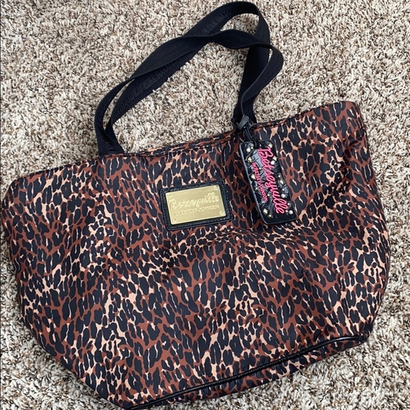 Betsey Johnson Handbags - (162)BETSEY JOHNSON bag❤️